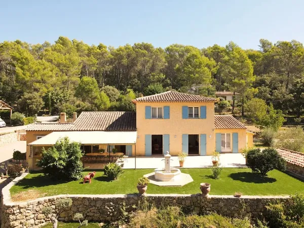 Maison provençale de caractère proche du centre de Lorgues