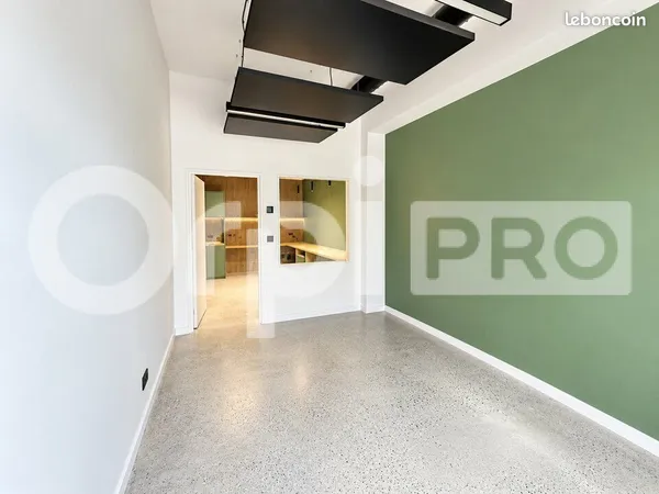 Bureau 105 m²