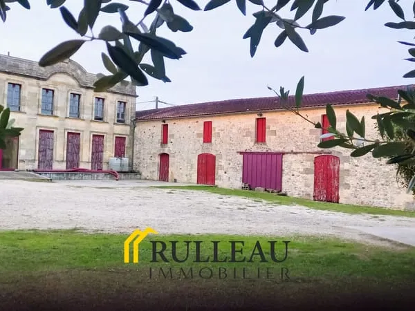 A vendre Propriété d'exception à Berson - Entre charme et po