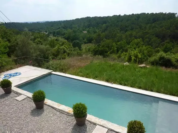 Magnifique Bastide renovee au calme avec vue degagee a Lorgues