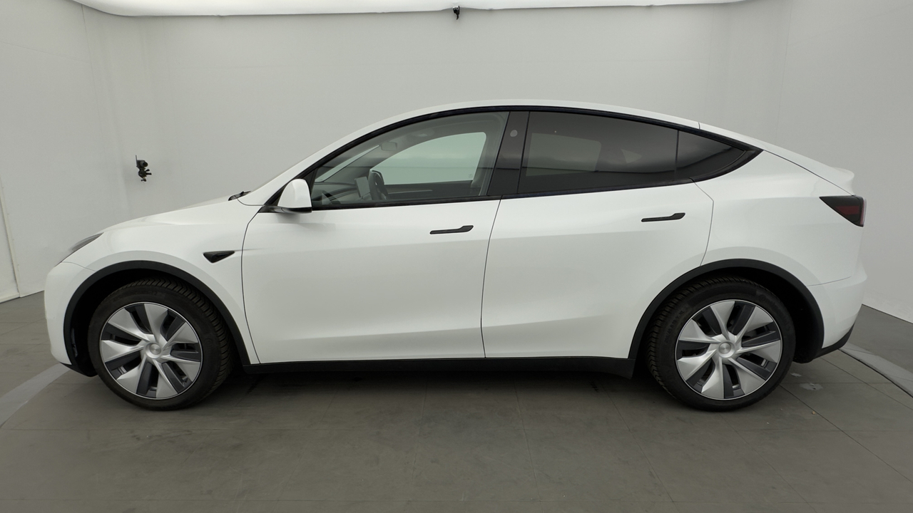 Tesla MODEL Y Standard RWD — photo 2