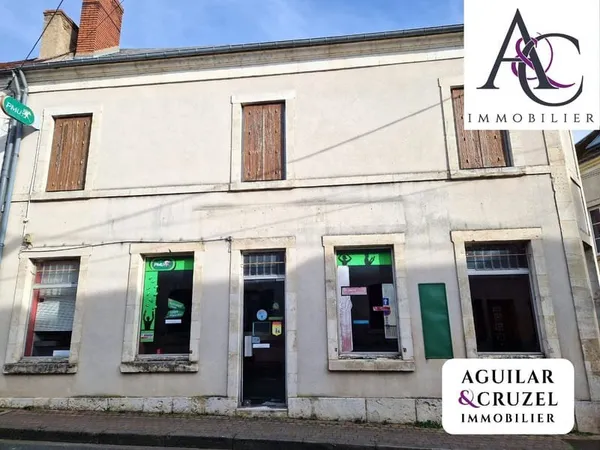 Mehun-Sur-Yèvre ensemble immobilier à réabiliter.