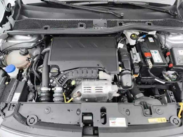 Opel Corsa 1.2 turbo 100 ch bvm6 — photo 7