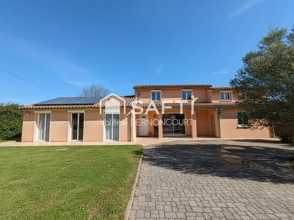 Villa familiale avec piscine au coeur de Labastide-Clermont