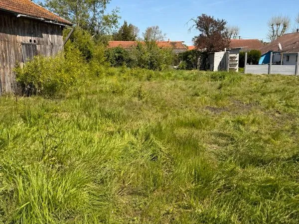 Terrain à bâtir de 352 m² à ARES (33)