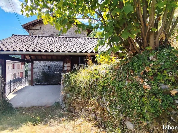 Maison en pierre, 3 chambres, garage, terrasse, jardin