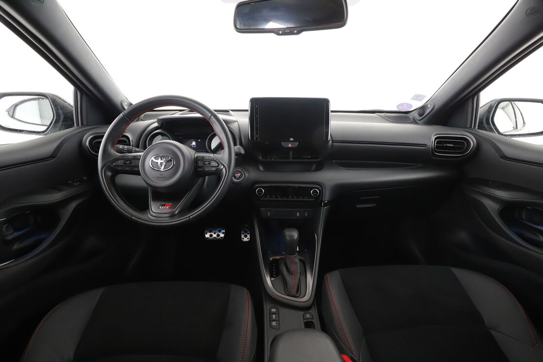 Toyota Yaris 1.5 Hybrid GR Sport — photo 11