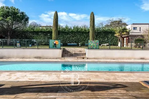 Propriété 6 pièces 245 m²