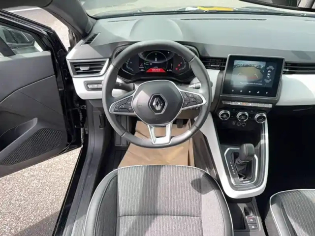 Renault Clio e-tech 140 - 21n — photo 22