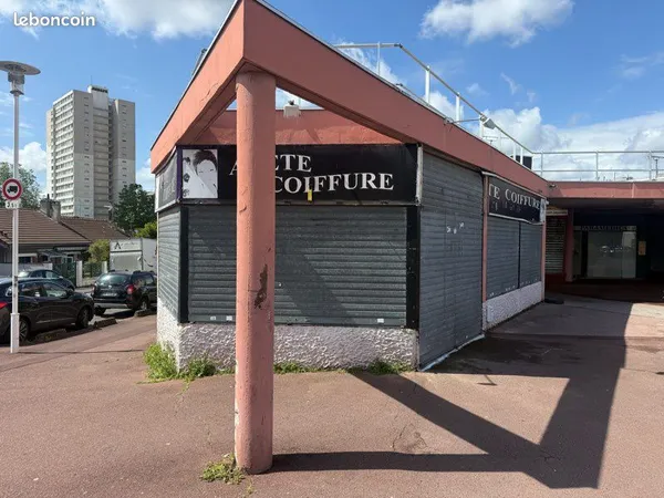 Salon de coiffure 80 m2 / creteil / emplacement numéro 1