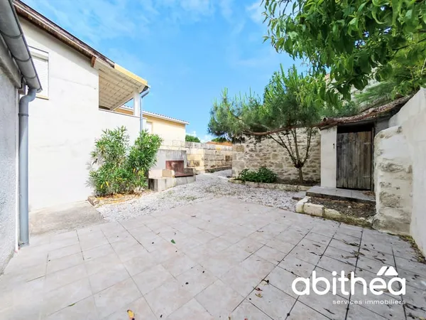 Maison F4 de 115 m2 en plein bourg de Fronsac !