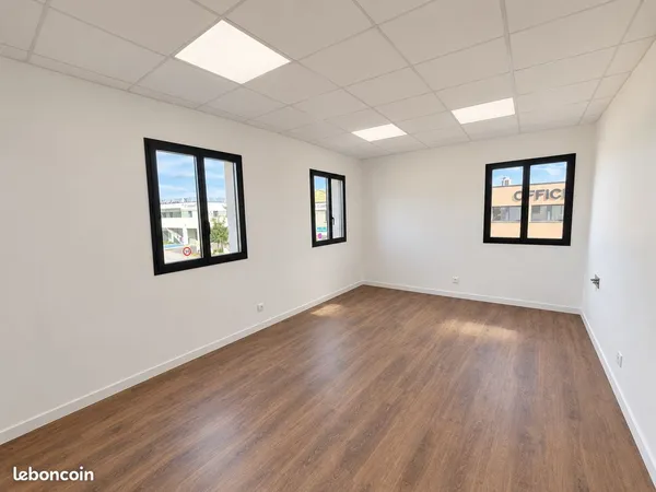 À LOUER - BUREAU / CABINET DE SANTÉ NEUF - 17,4 m²
