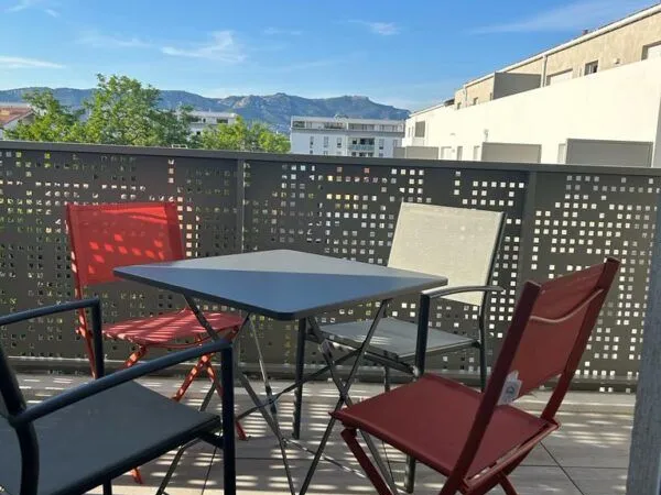 Appartement T2 récent avec balcon et parking - La Seyne-sur-Mer