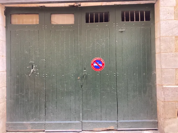 Loue parking - 30m²