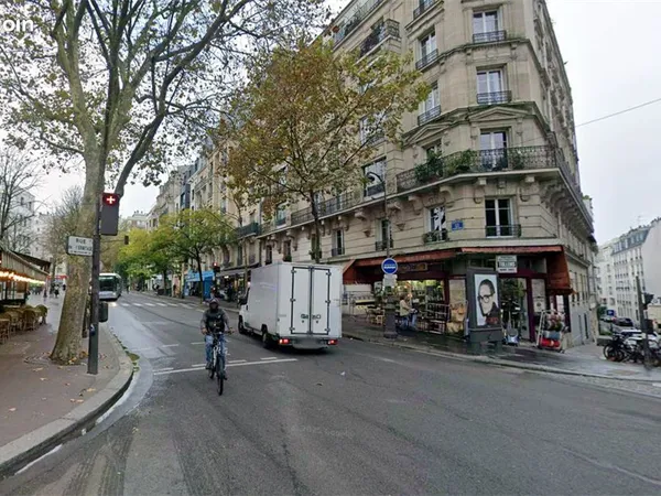 Boutique 933 m² PARIS