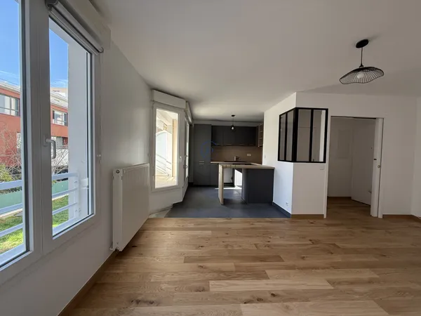 COURBEVOIE 2 PIECES 43 M2 AVEC BALCON REFAIT A NEUF