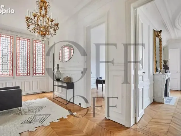 PARIS 8e - PLACE DES TERNES - Appartement Haussmannien d'exception - 180 m²