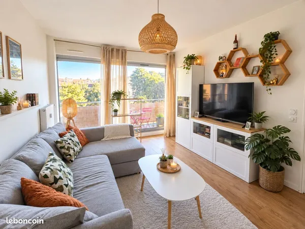 Appartement Type 2 45m2 grand balcon centre ville