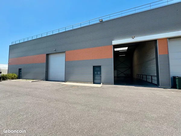 Local 270 m² MEYZIEU