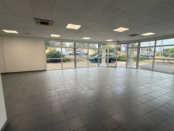 Local commercial 96 m²