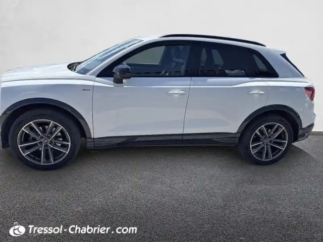 Audi Q3 35 tdi 150 ch s tronic 7 s line — photo 2