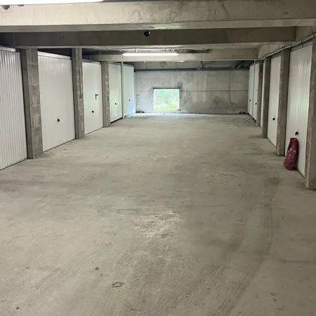 Box fermé de 13 m² en sous-sol sécurisé - Étampes Centre