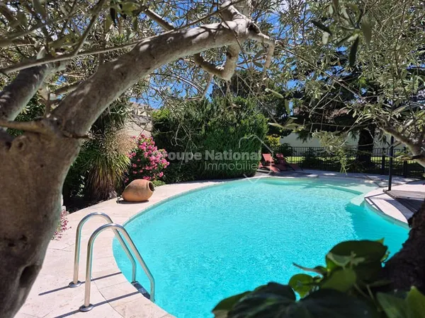 Maison 12 pièces 398 m²