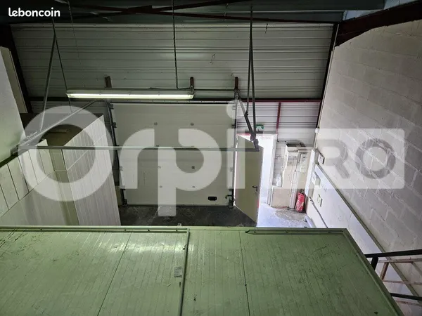 Local d'activité 137 m²