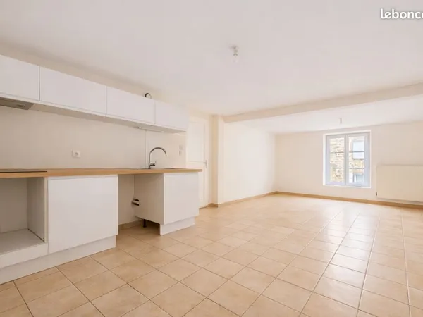 2 pièces (Chauffage et eau chaude compris)