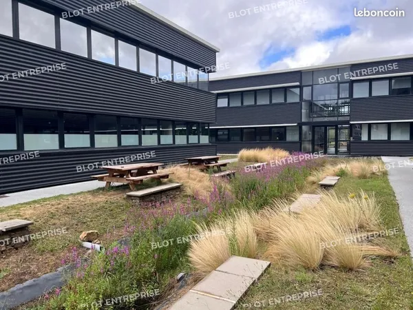 Bureaux 728 m²
