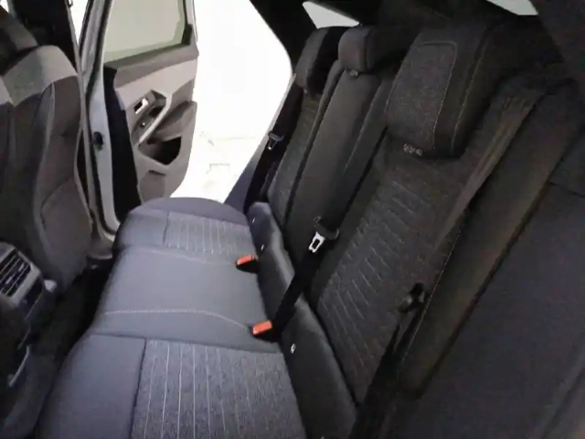Peugeot 3008 hybrid 145 e-dcs6 — photo 12