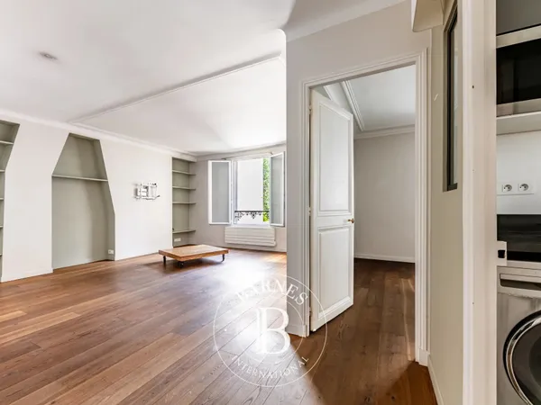 BATIGNOLLES - CHARMANT 2 PIÈCES - VUE DÉGAGÉE