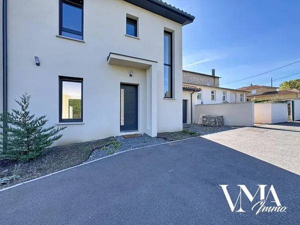 Au coeur du village de Lucenay / Maison de 112m2