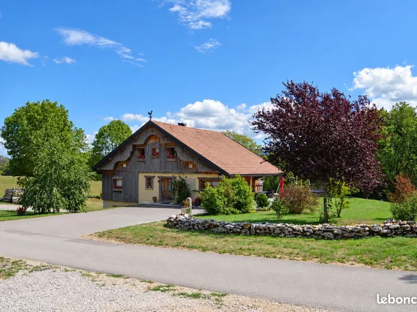 Propriété 156 m² - 33 ares dont 10 constructibles - Pays de Montbenoît