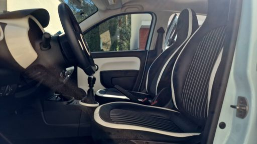 Renault Twingo 0.9 TCe 95 - Intens – 2019 – 51201 km – Essence – Boîte Manuelle — photo 29