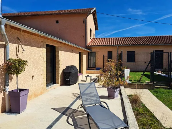 Bessenay, très bel appartement avec terrasse