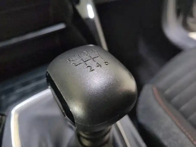 Peugeot 208 puretech 100 s&amp;s bvm6 — photo 17