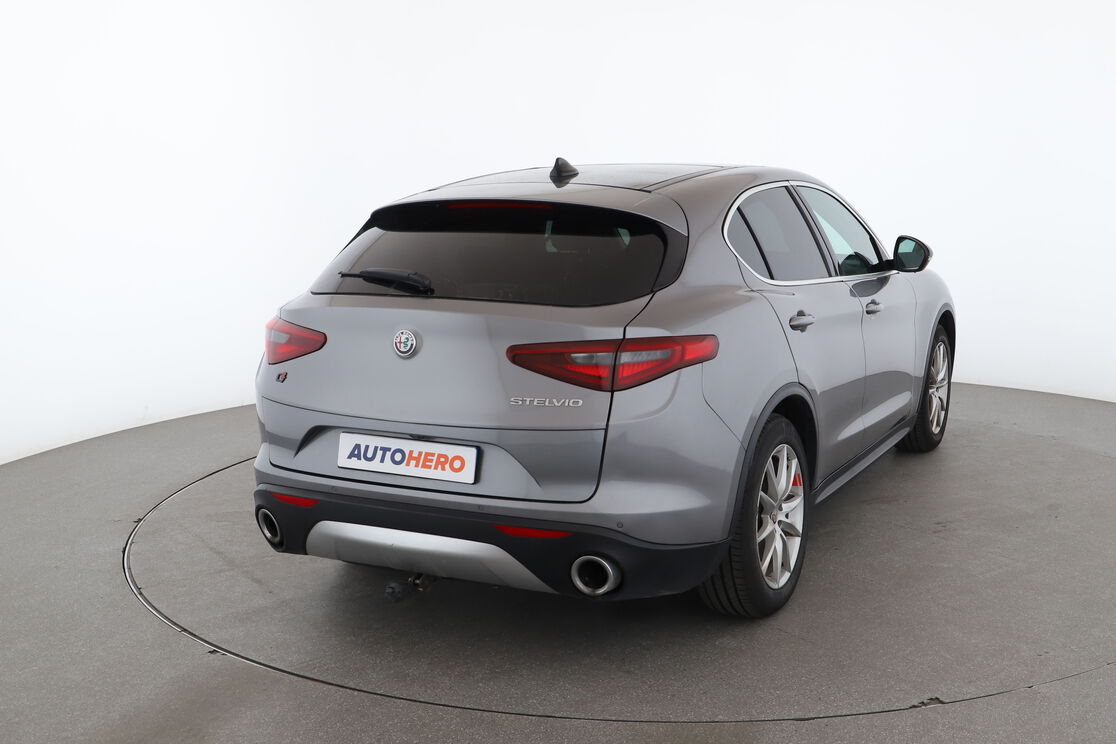 Alfa Romeo Stelvio 2.2 Diesel Executive AT8 — photo 5