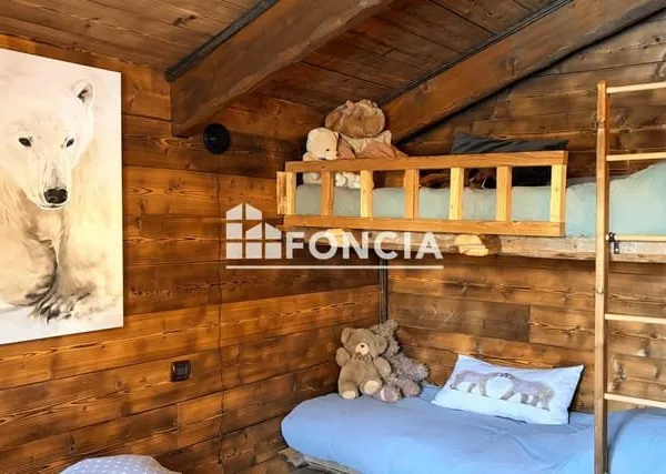 CHALET ALLIANT ESPACE ET CONFORT ! LES CARROZ A 45 MN DE GENEVE ET 15MN DE L'40 !