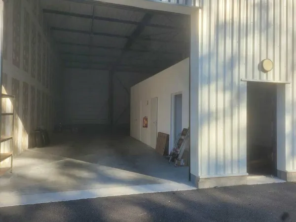 Entrepôt 1 pièce 202 m²