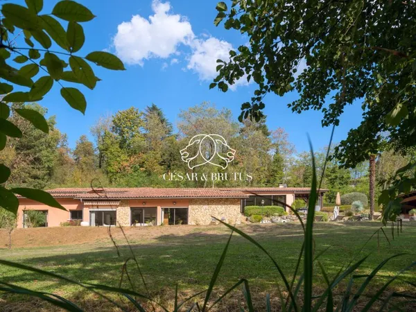Vends villa - 230 m² - 8 pièces, 4 chambres - Saint-Cyr-au-Mont-d'Or 69450