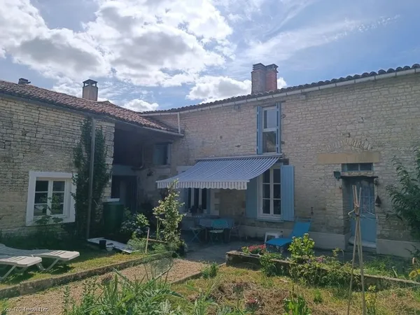 Belle Maison en Pierre avec Dépendances et Jardin en