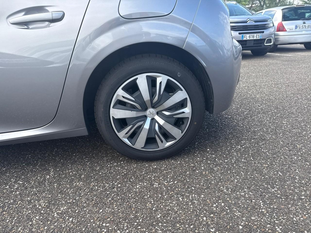 Peugeot 208 puretech 75 s&s bvm5 active — photo 5