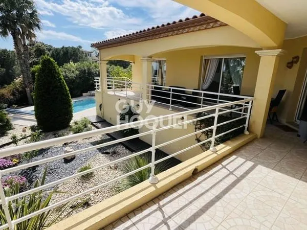 Maison de plain-pied 7 pièces 245 m²