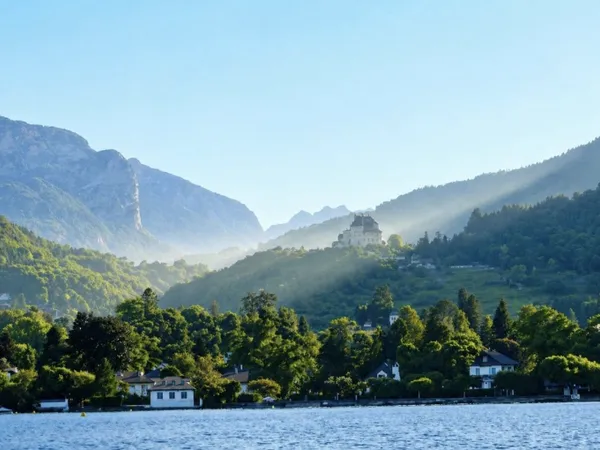 Première ligne lac - cadre unique et préservé