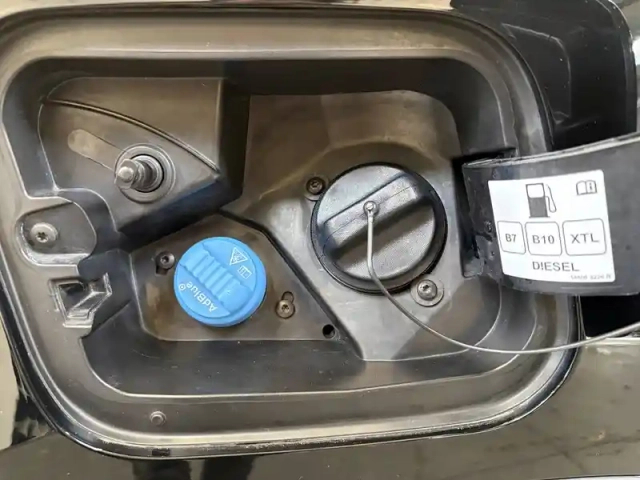 Renault Captur blue dci 115 edc — photo 22