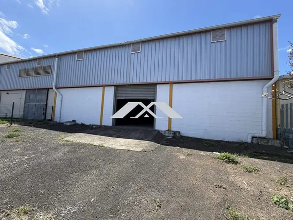 ENTREPOT de 380 m² Saint Pierre
