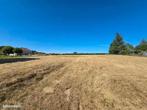 Terrain 1 350 m² Clion