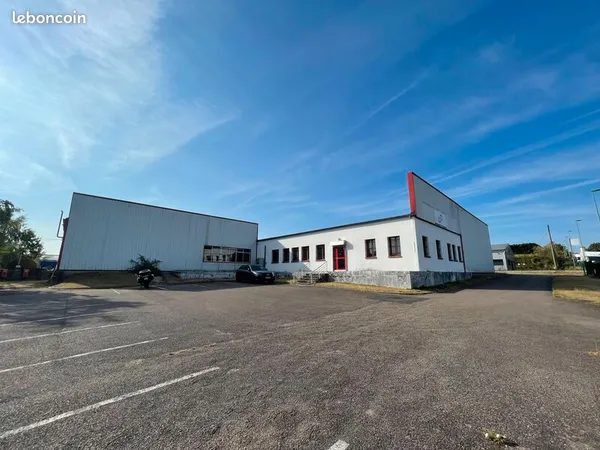 Local d'activité 2 420 m²
