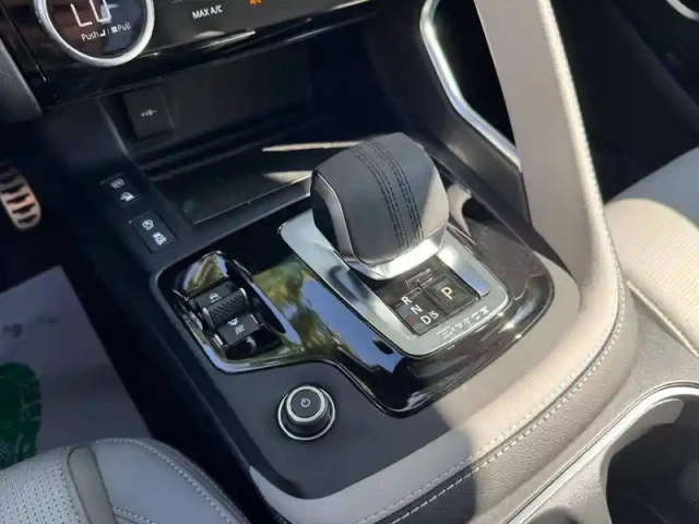 Jaguar E-Pace p270e ch phev awd bva — photo 10